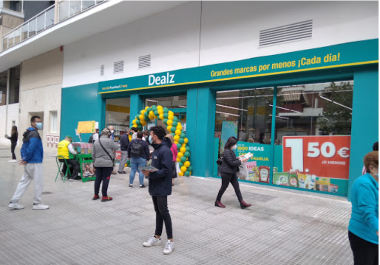Cuman asesora la 2ª apertura de Dealz en Málaga