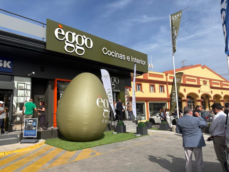 Grupo Cuman asiste a la inauguración de Éggo Cocinas & Interior en la carretera Fuengirola – Mijas